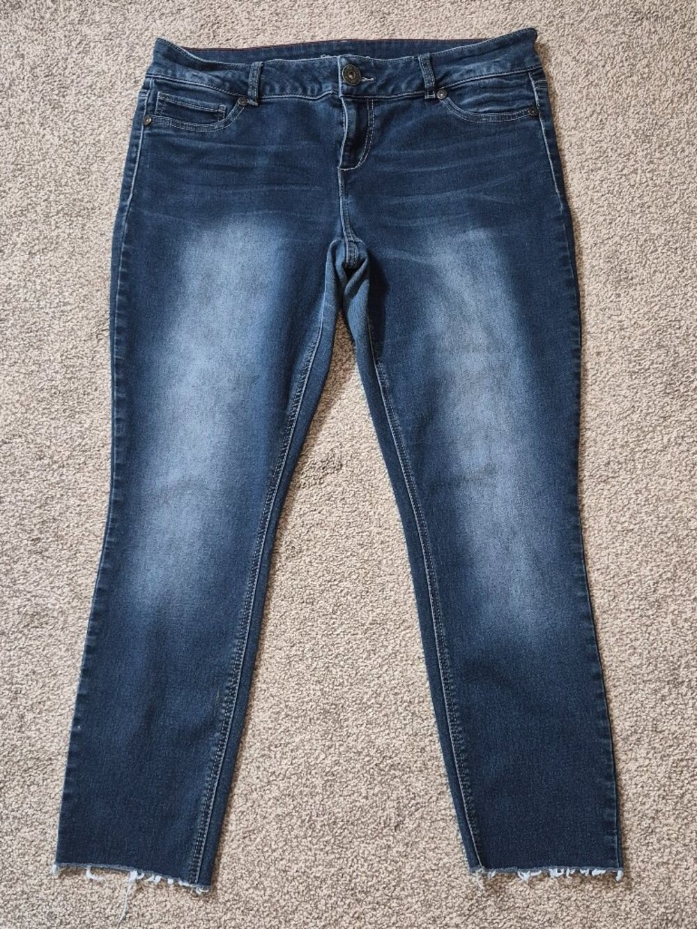 MAURICES Blue Stretch Denim Mid-Rise Raw Hem Zip Jeggings; Size XL